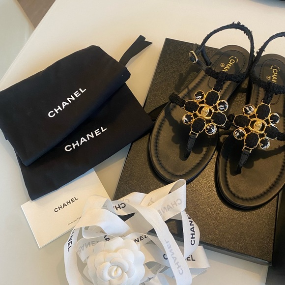 Chanel Thong Sandals sz38 NEW - Picture 1 of 11